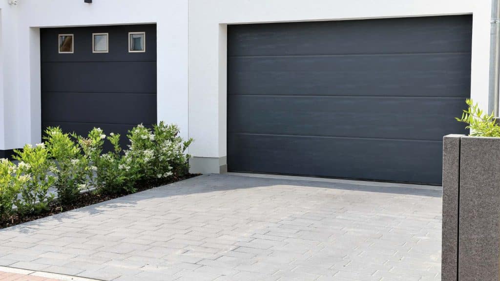 24/7 Emergency Garage Door Repair Services in Phoenix, AZ